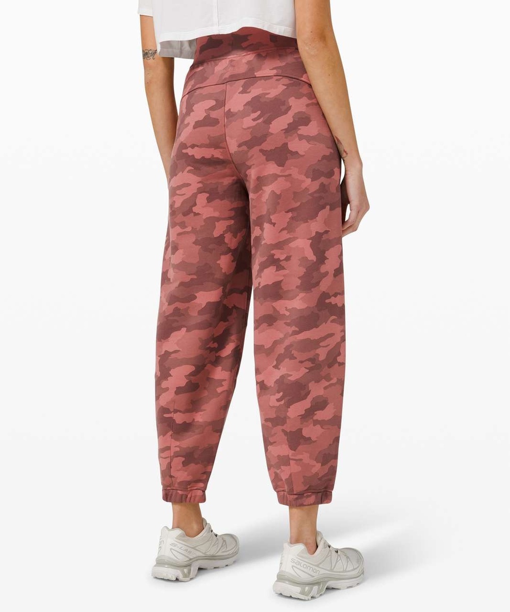 Lululemon Relaxed Fit French Terry Jogger Heritage 365 Camo Brier Rose Multi Pin